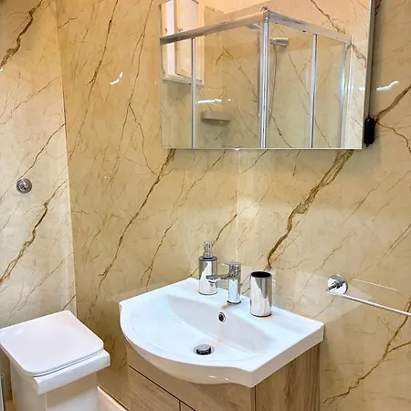 בית אירוח Aurasuite *